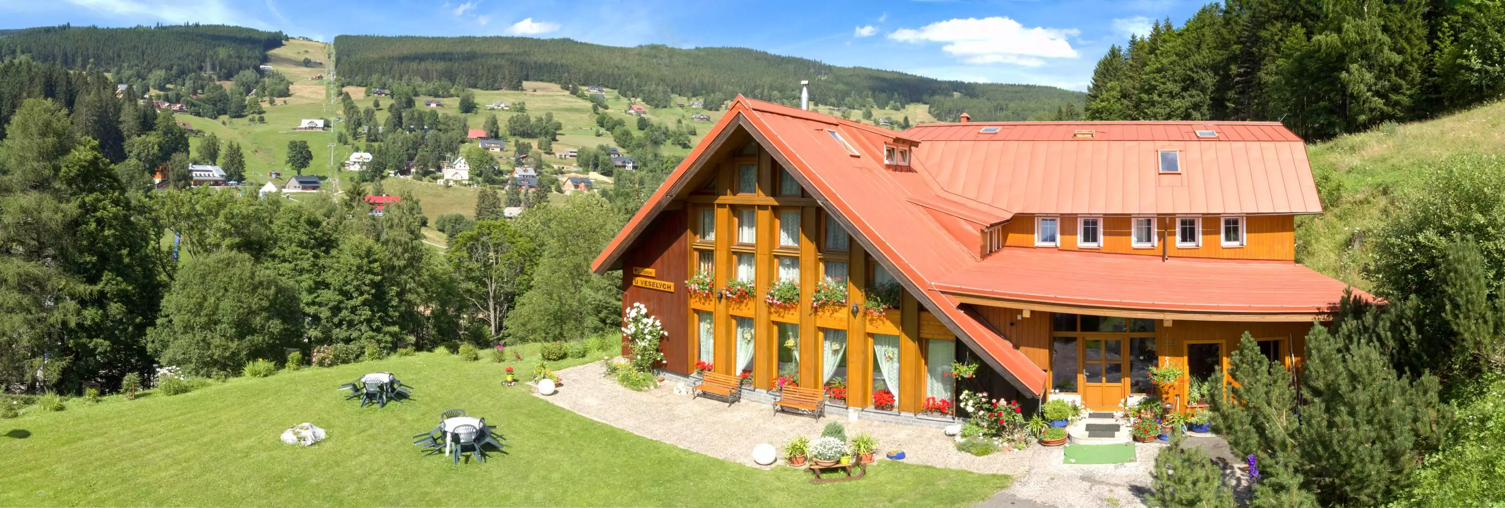 <b> Panorama of the guest house and Velká Úpa. </b>